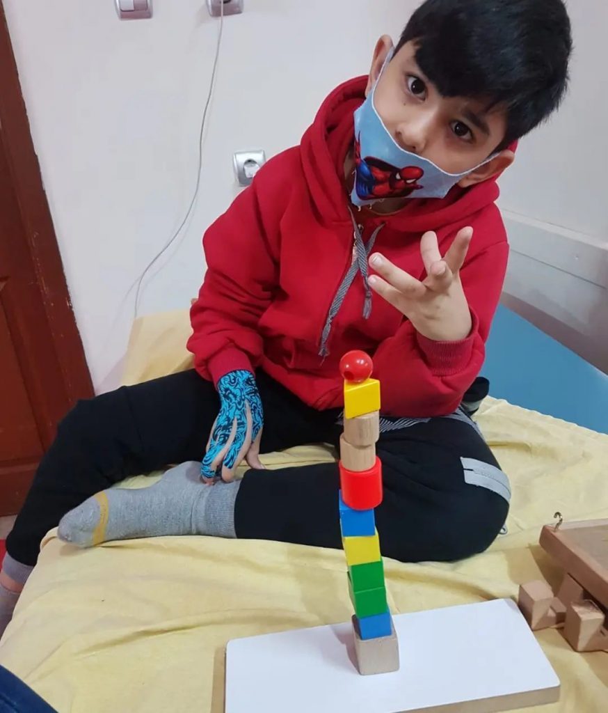 Tarsus yeşeren umutlar özel eğitim ve rehabilitasyon merkezi tahta ile denge oyunu